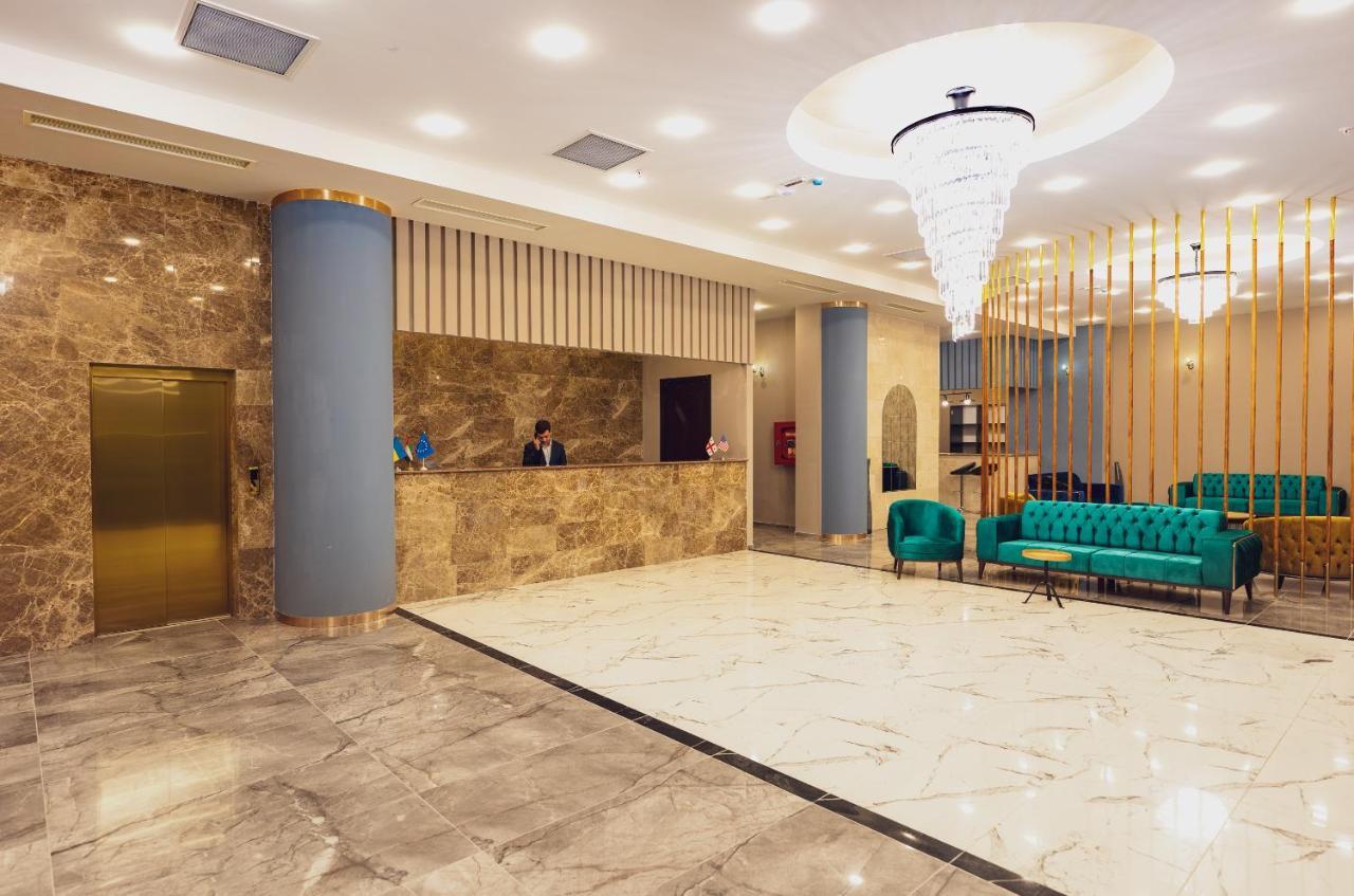 Plaza 4* Тбілісі